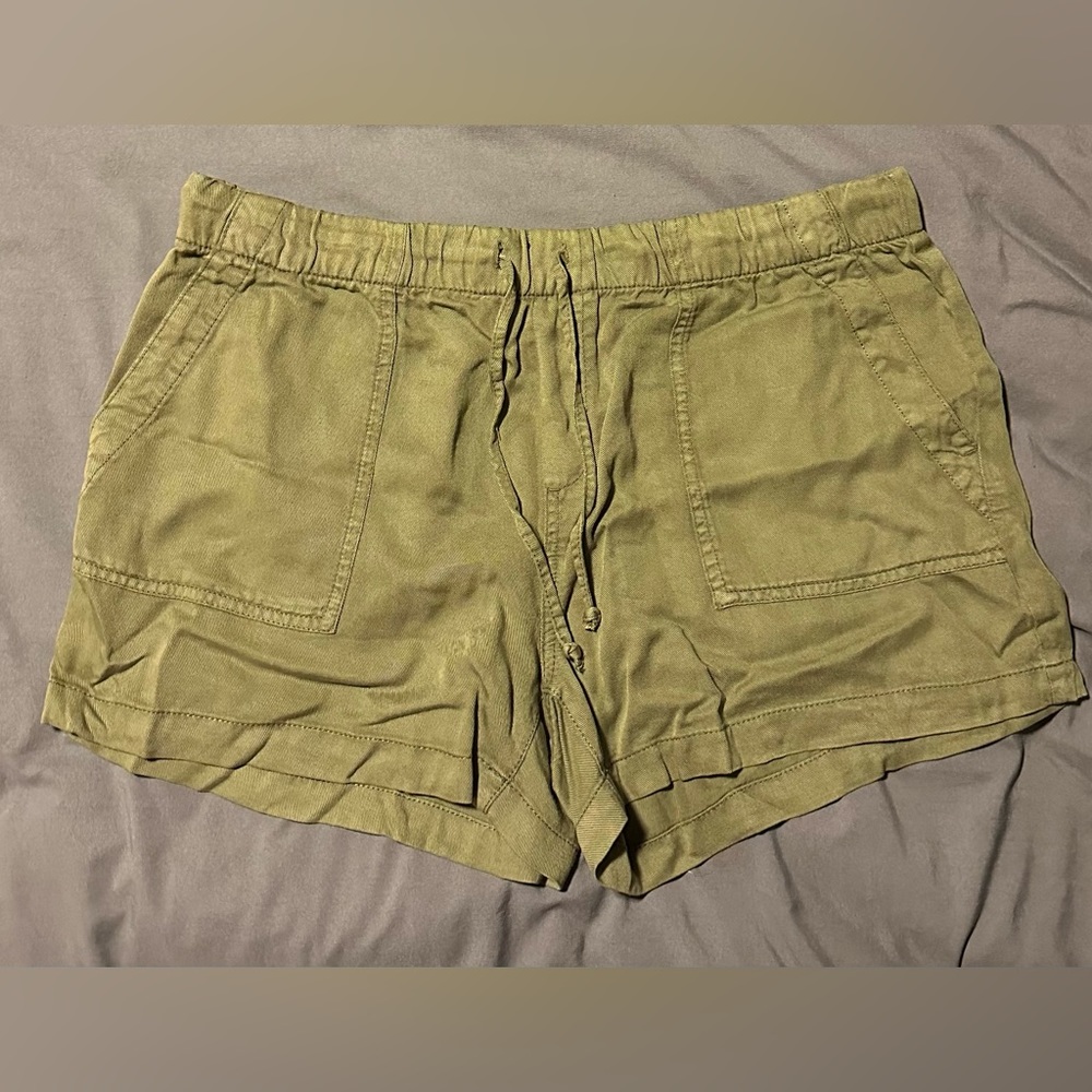 GAP green lyocell shorts